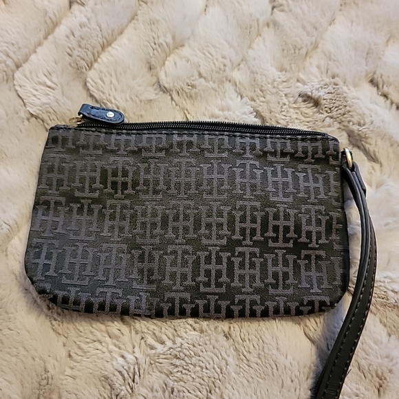 Tommy Hilfiger Black Logo Wristlet Wallet - Picture 3 of 8